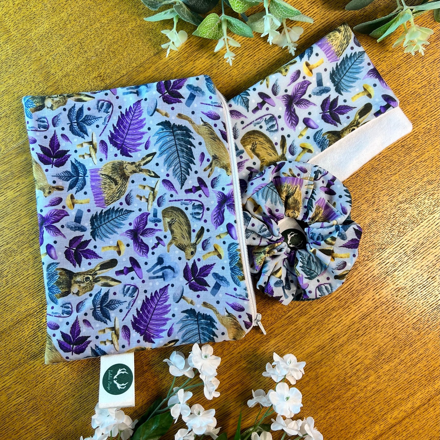 Charming hare birthday gal gift set, perfect for beauty enthusiasts.