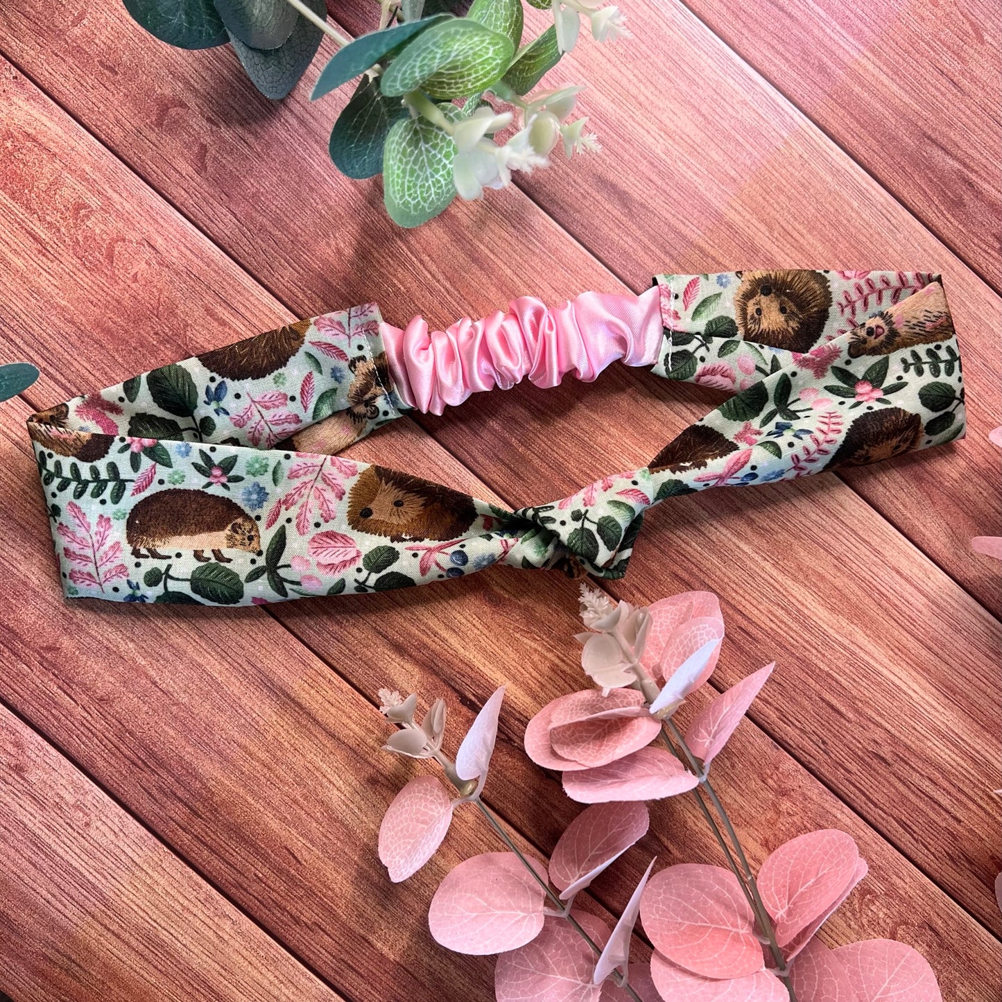 Makeup-ready hedgehog hair set featuring a headband and scrunchie, ideal for nature-inspired beauty routines.