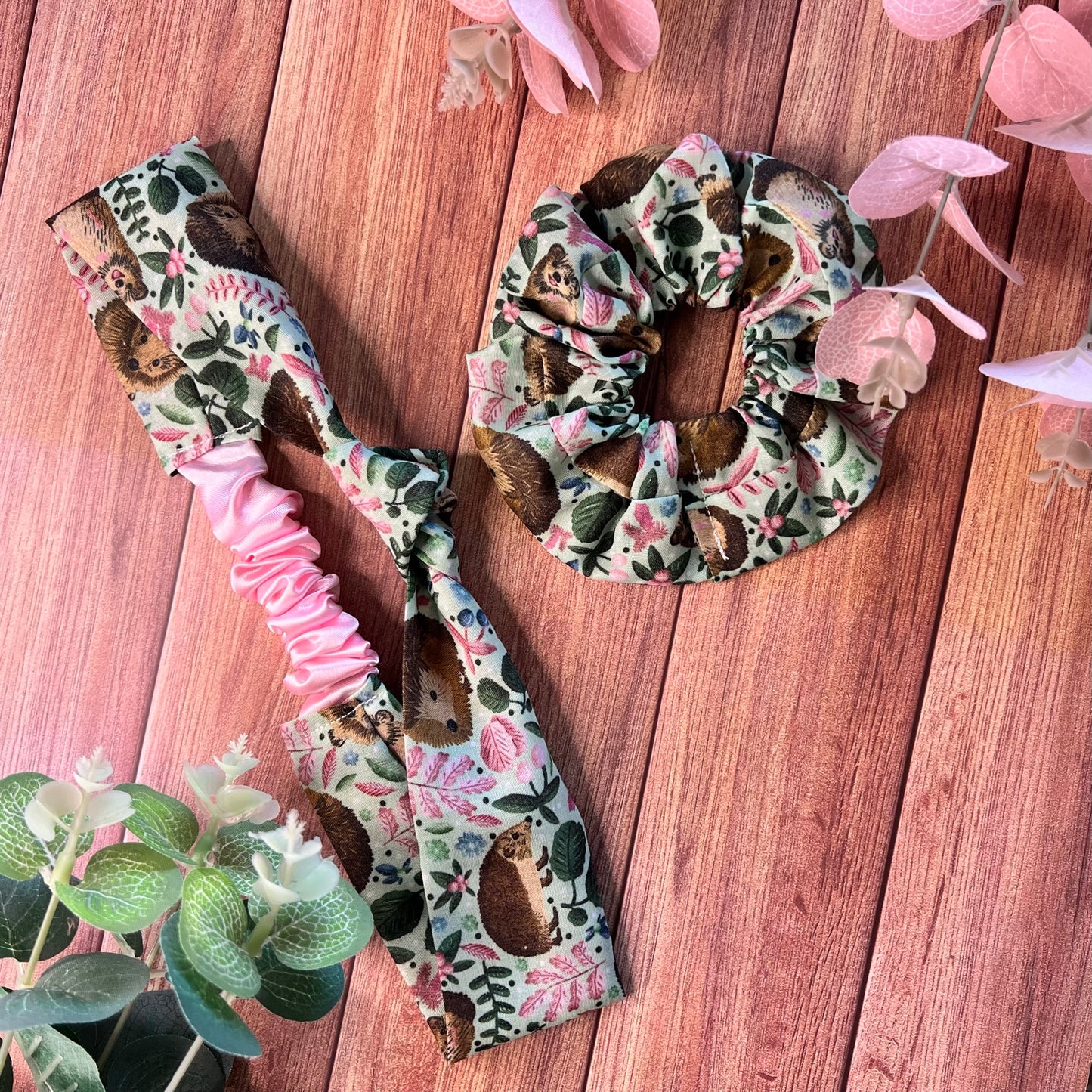 Adorable hedgehog headband and scrunchie set, perfect for makeup application and as a thoughtful gift for nature lovers