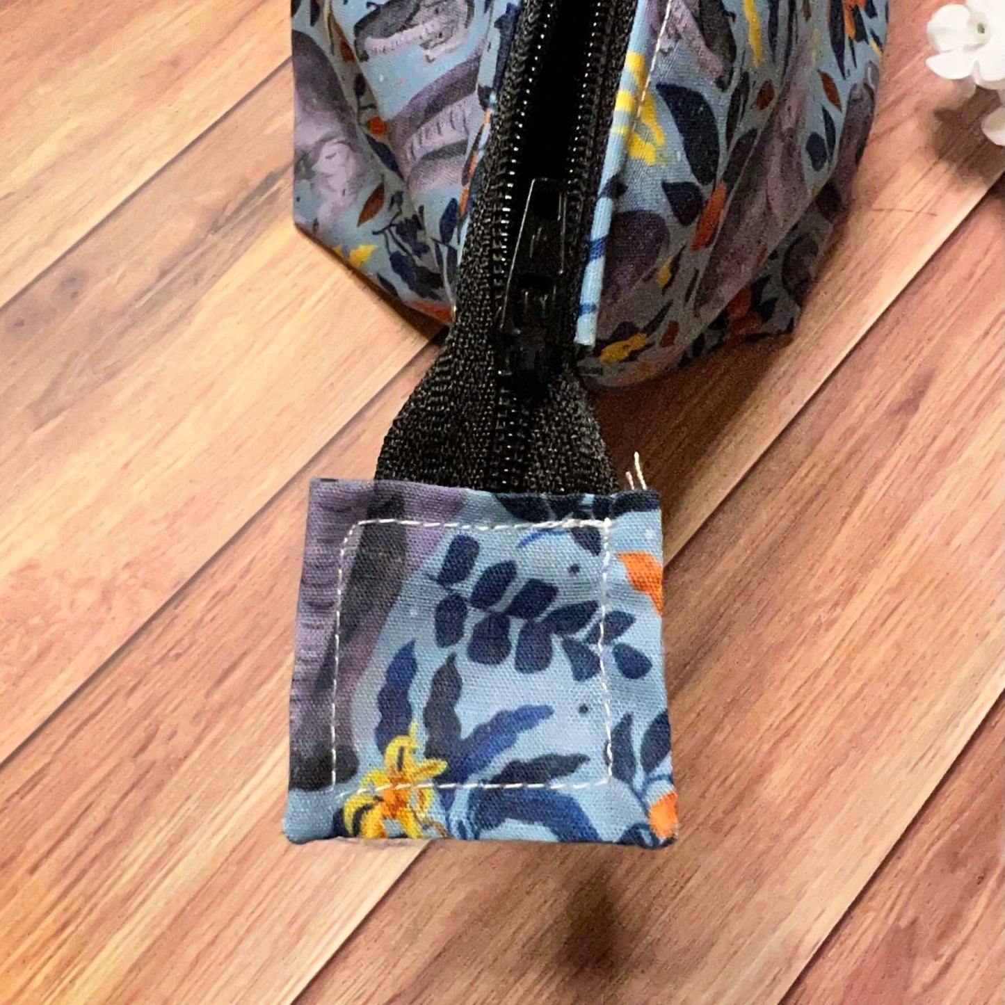 Makeup bag with elephant design, ideal gift for elephant lovers