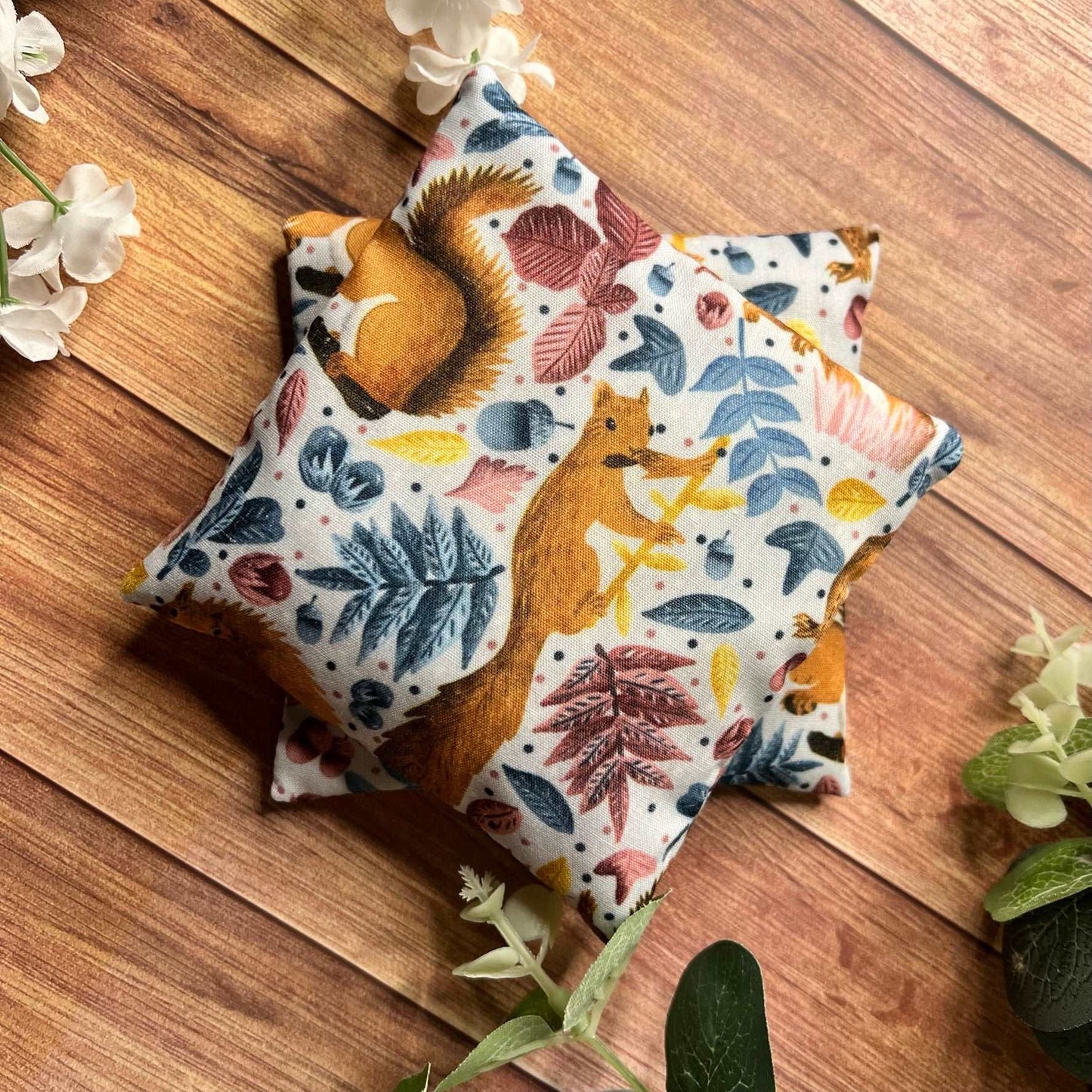 Red Squirrel DIY Hand Warmer Kit: perfect for crafting enthusiasts.