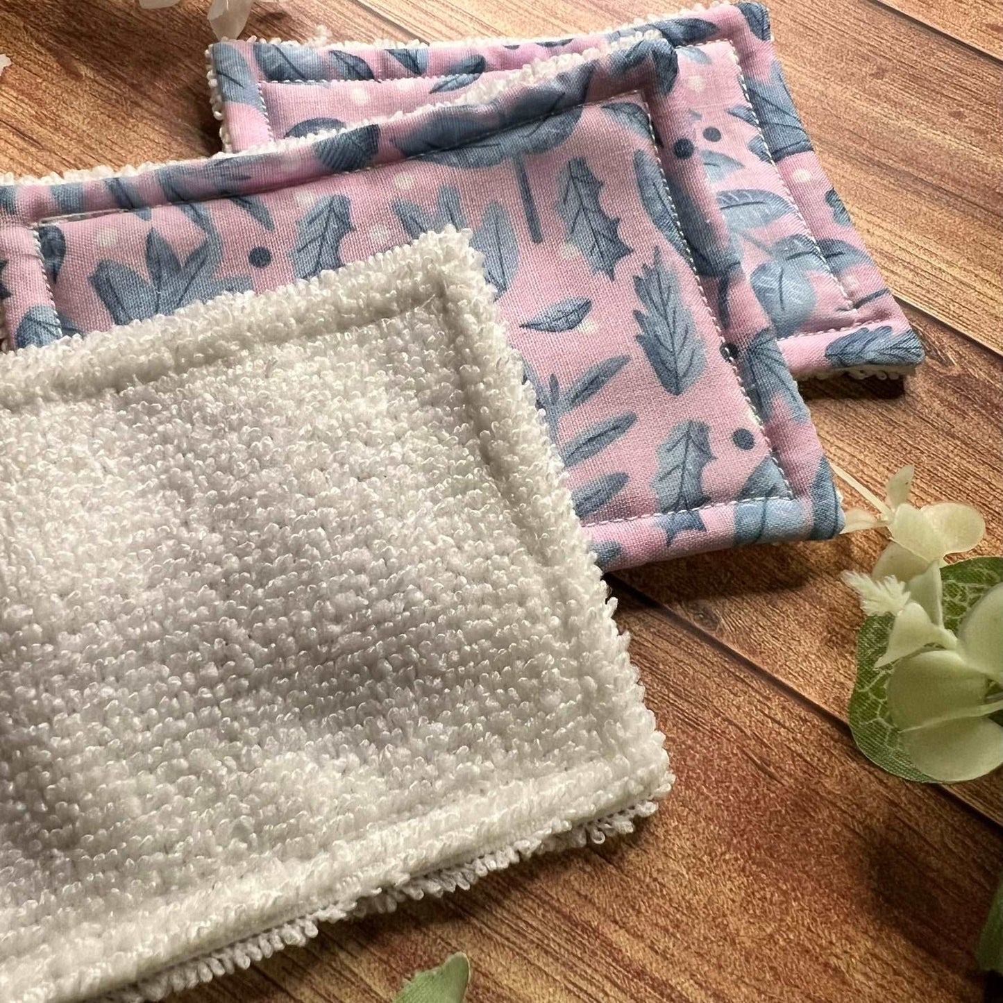 shop our spa day gifts with these blue foliage patterned exfoliating pads, ideal for exfoliating the face. Enjoy our self care gift ideas and treat yourself to something special.