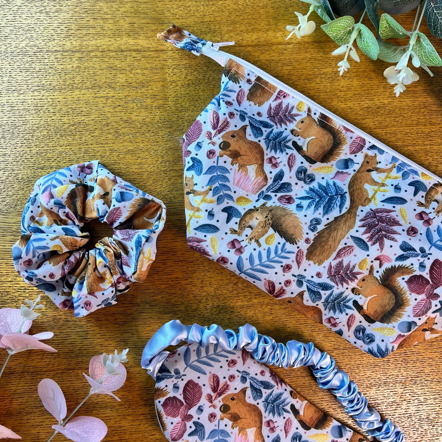 Unwind with our red squirrel gift set, curated for her relaxation and adorned with world wildlife charm.