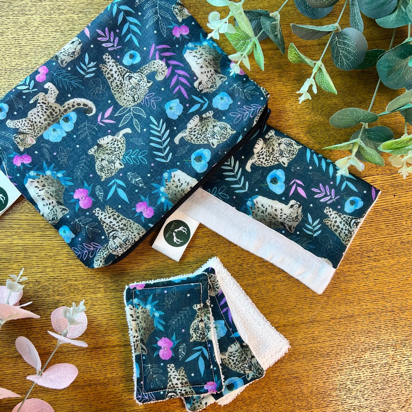 Waste-free store gift set, perfect snow leopard skincare set.