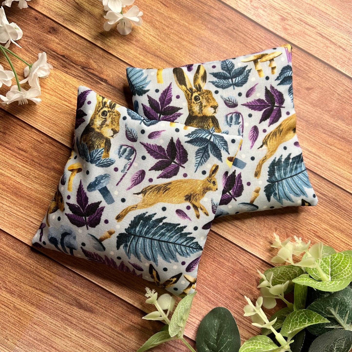 This hand warmers pack is an ideal gift for cold hands. Shop the best gift for rabbit lovers here with this lovely patterned pair of heating pads.