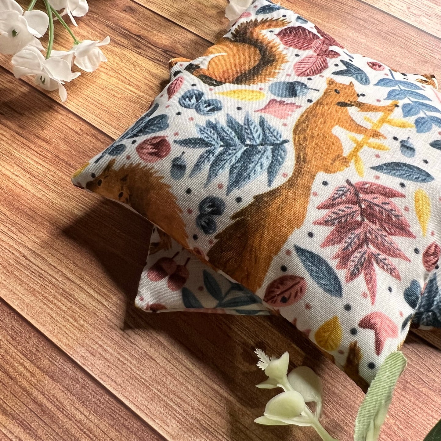 if you suffer with cold hands and pain through winter, these cute hand warmers mah be ideal for you. enjoy our red squirrel gifts including these hand warmers, ideal for a squirrel lover.