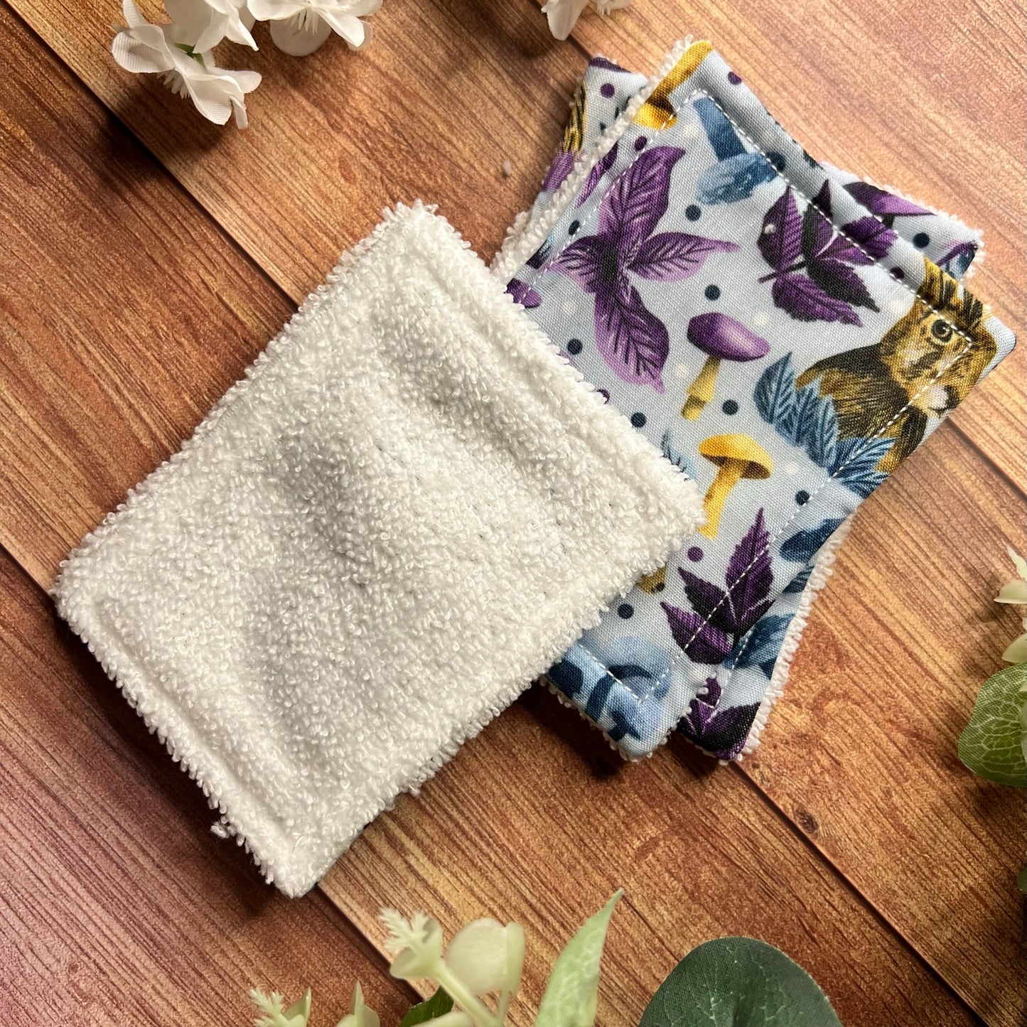 Effective hare exfoliating pads, perfect for skincare essentials and gifts.