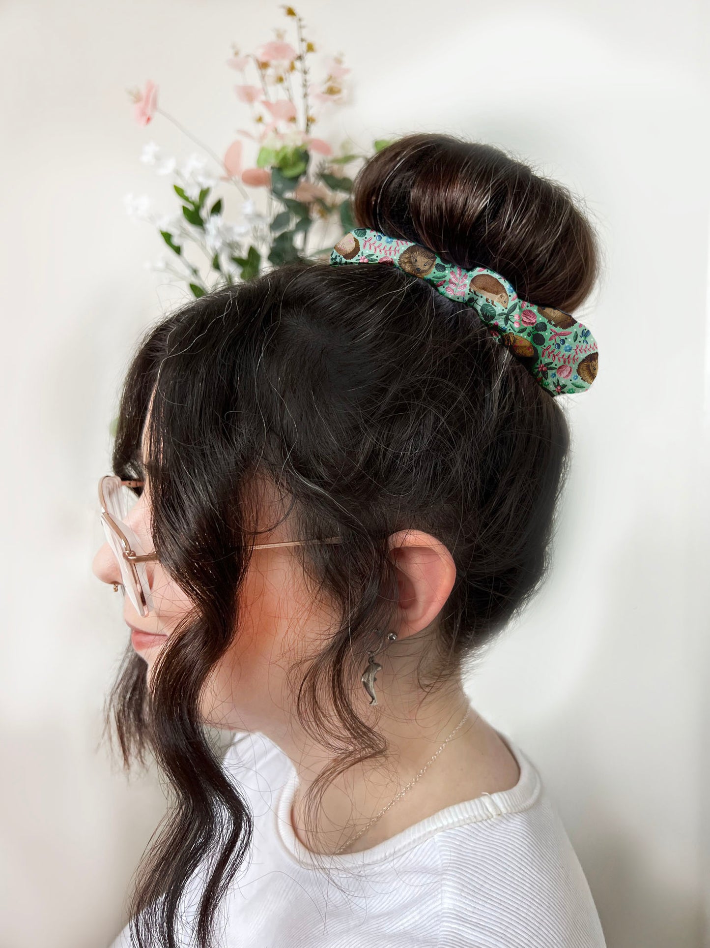 Hedgehog headband and scrunchie set, perfect for makeup lovers and as adorable gift ideas for those who cherish nature.
