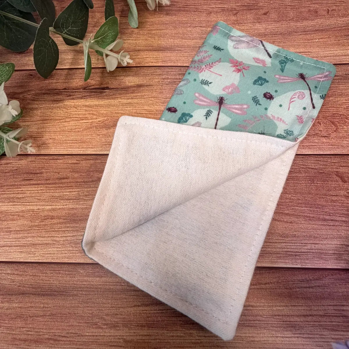 Dragonfly cotton face flannel designed for facial cleansing and makeup removal.
