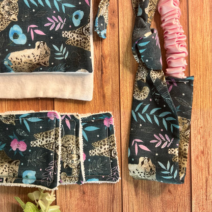 Spa gift set with snow leopard design, perfect for gifts.