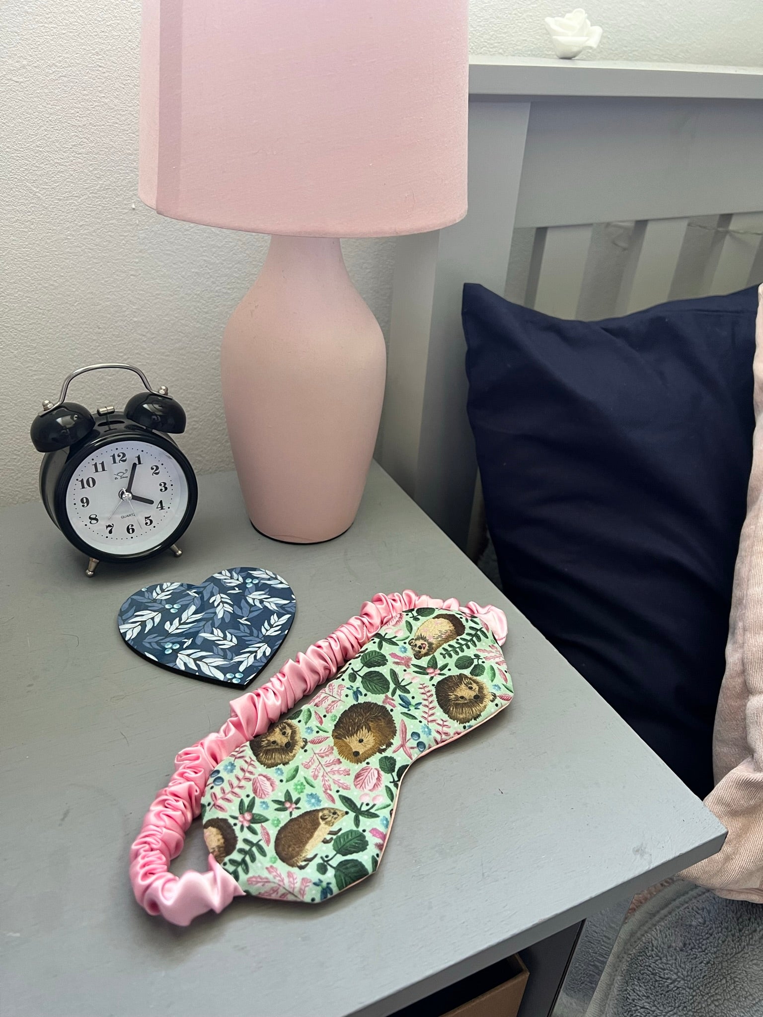 Comfortable eye mask relaxing, featuring an adorable hedgehog pattern for better sleep quality.