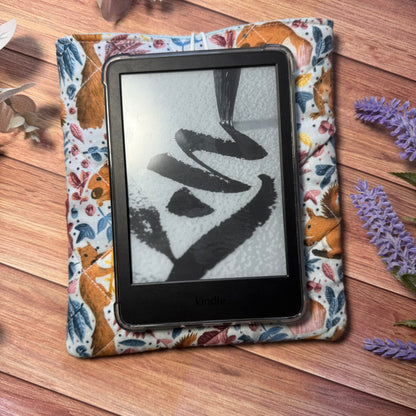 Red Squirrel Quilted Kindle Case – Padded Sleeve for All Kindle Models