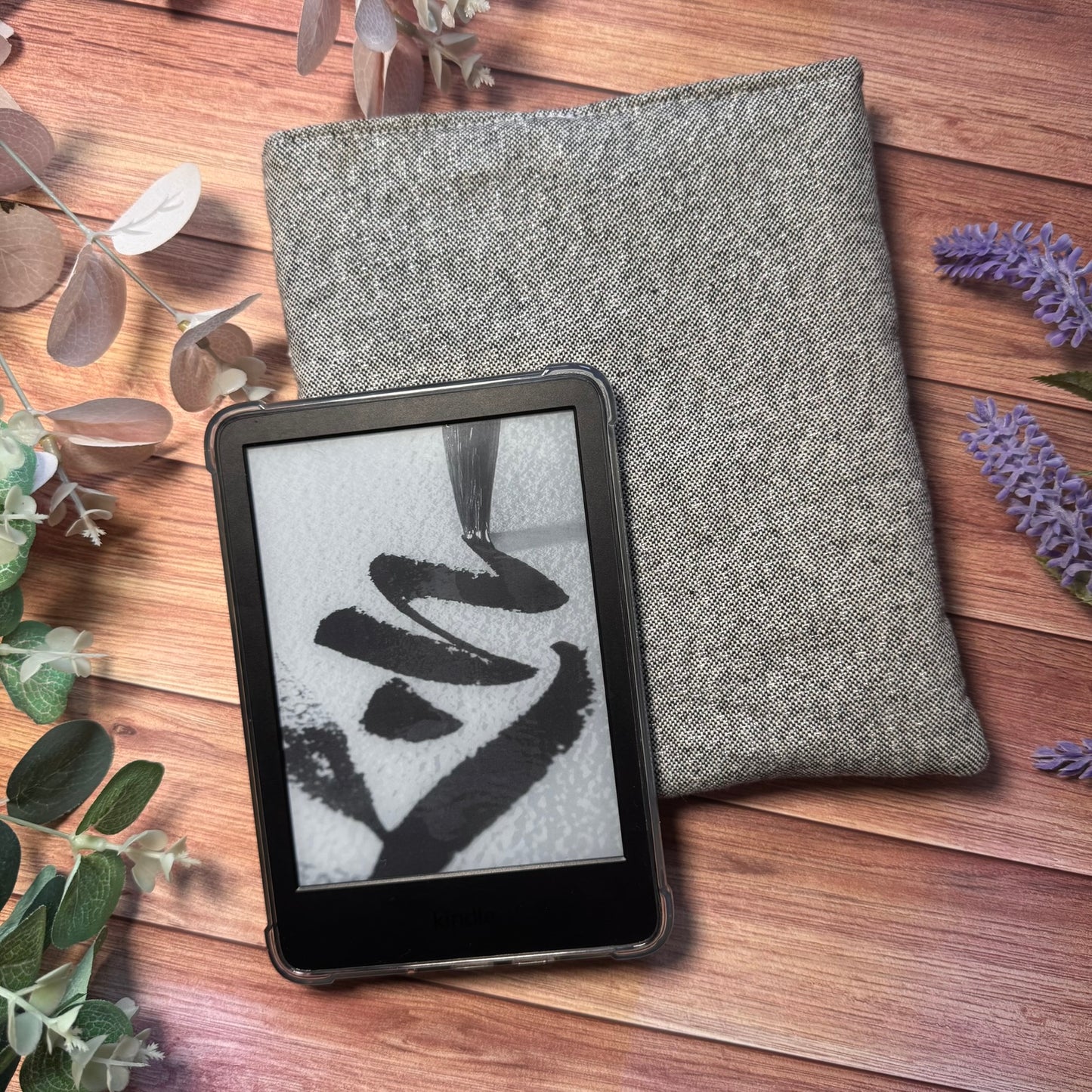 Red Squirrel Quilted Kindle Case – Padded Sleeve for All Kindle Models