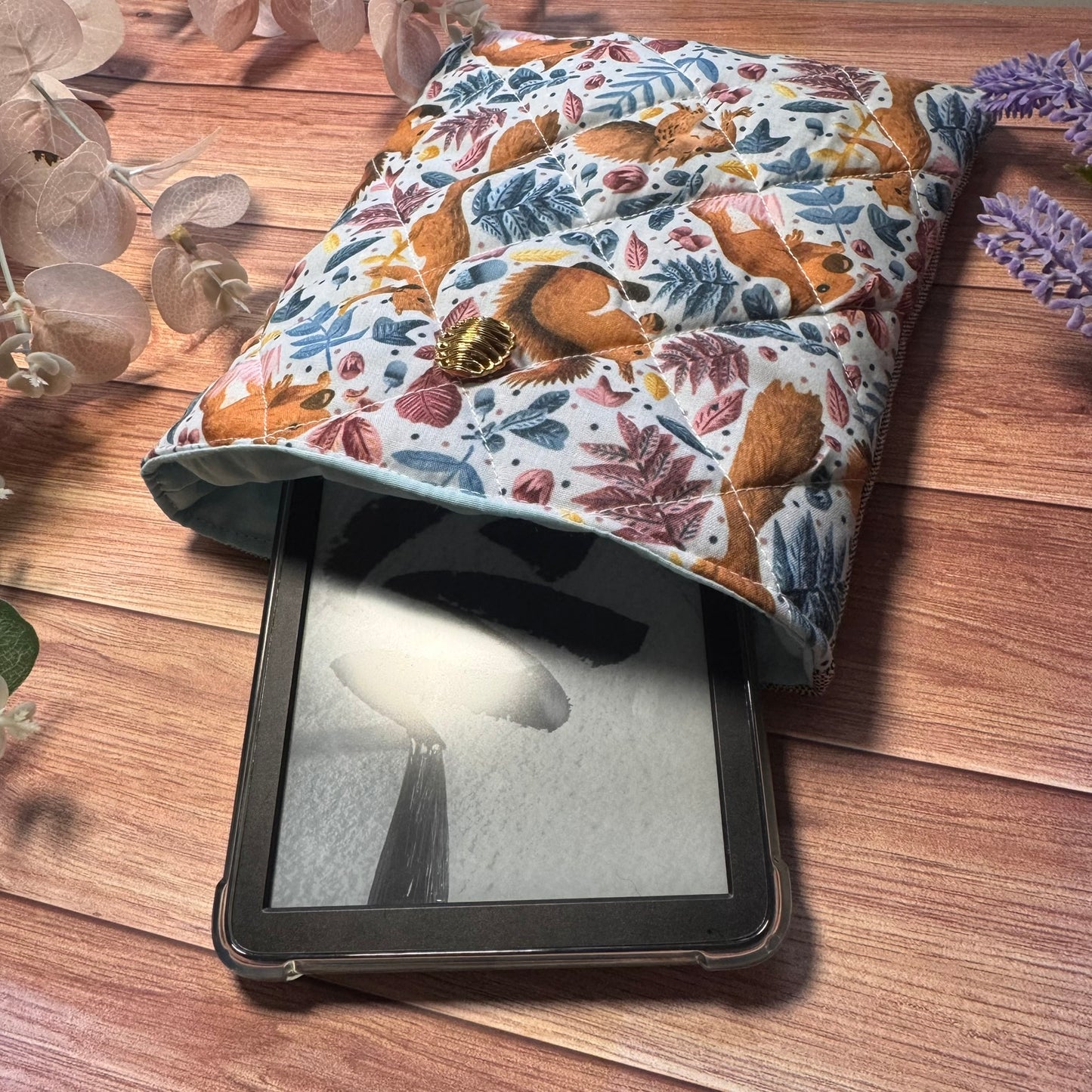 Red Squirrel Quilted Kindle Case – Padded Sleeve for All Kindle Models