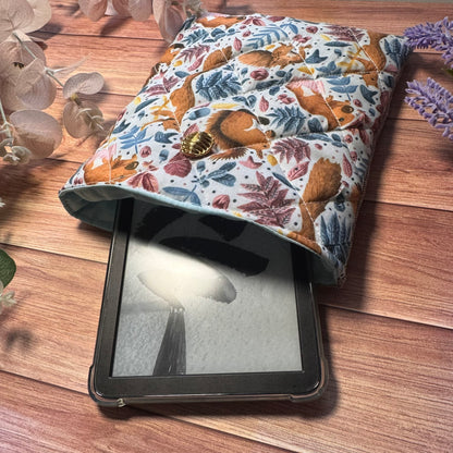 Red Squirrel Quilted Kindle Case – Padded Sleeve for All Kindle Models