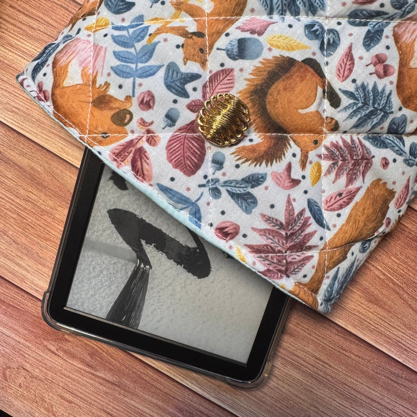Red Squirrel Quilted Kindle Case – Padded Sleeve for All Kindle Models