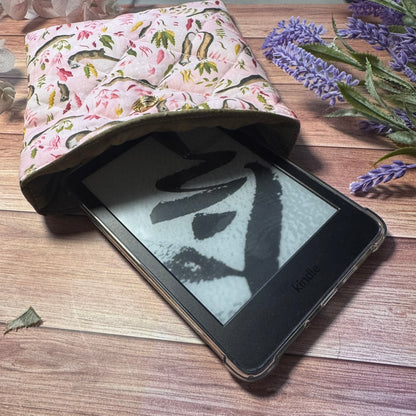 Otter Quilted Kindle Case – Padded E-Reader Sleeve with Loop Fastening