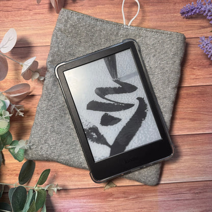 Otter Quilted Kindle Case – Padded E-Reader Sleeve with Loop Fastening