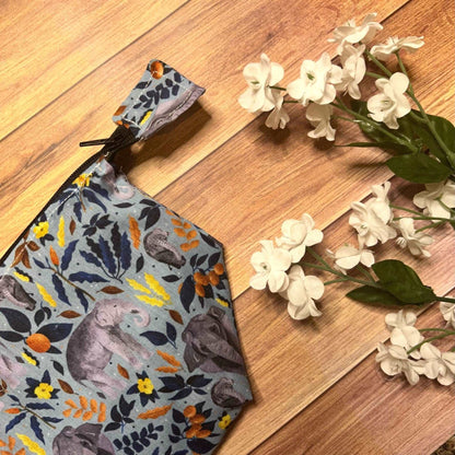 Compact and stylish elephant makeup bag.