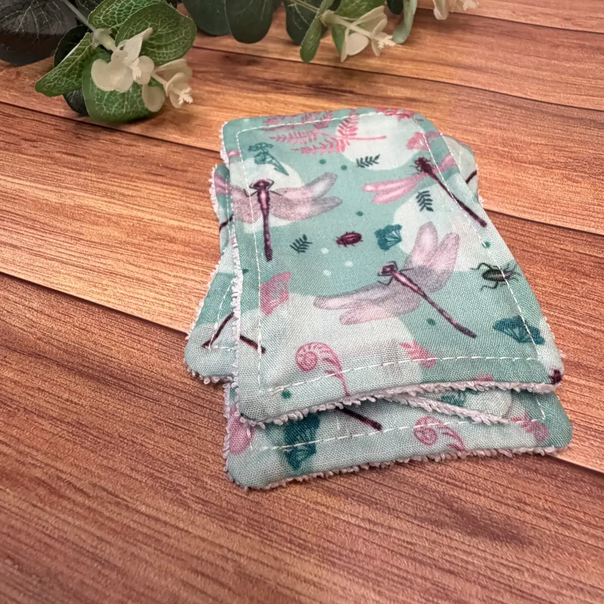 Reusable exfoliating accessories featuring printed avio cotton dragonfly patterns.
