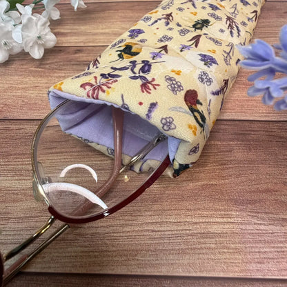 Quilted fabric spectacle holder featuring a bee pattern and hook-and-loop fastening.
