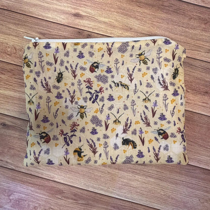 Compact fabric bee makeup pouch suitable for cosmetics, skincare essentials and everyday accessories.
