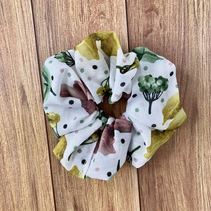 pretty foliage scrunchie on wooden background