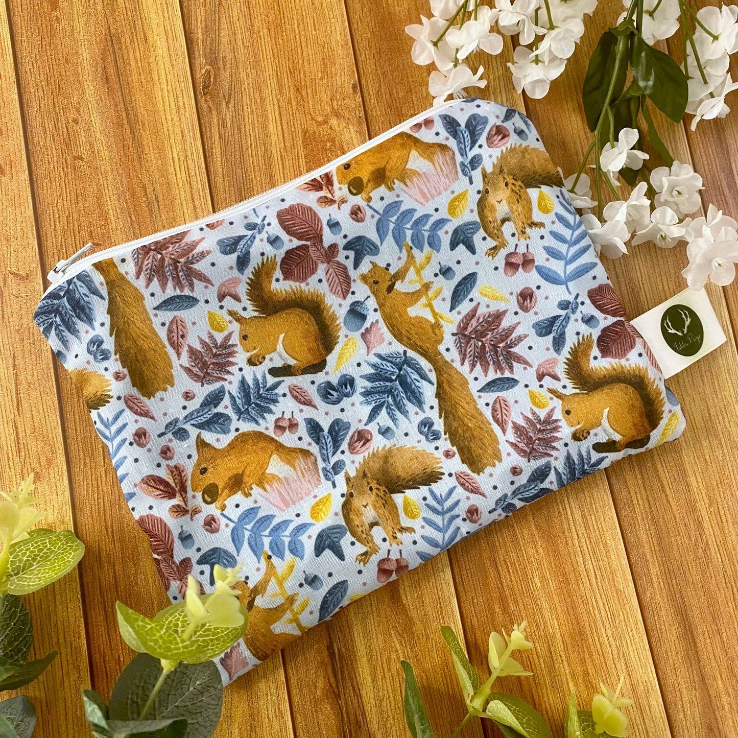 Discover the beauty of nature with our red squirrel-themed skincare gift set in eco-friendly packaging.