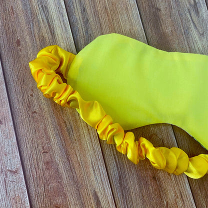 closeup of back of sleepmask showing yellow lining and yellow scrunched strap