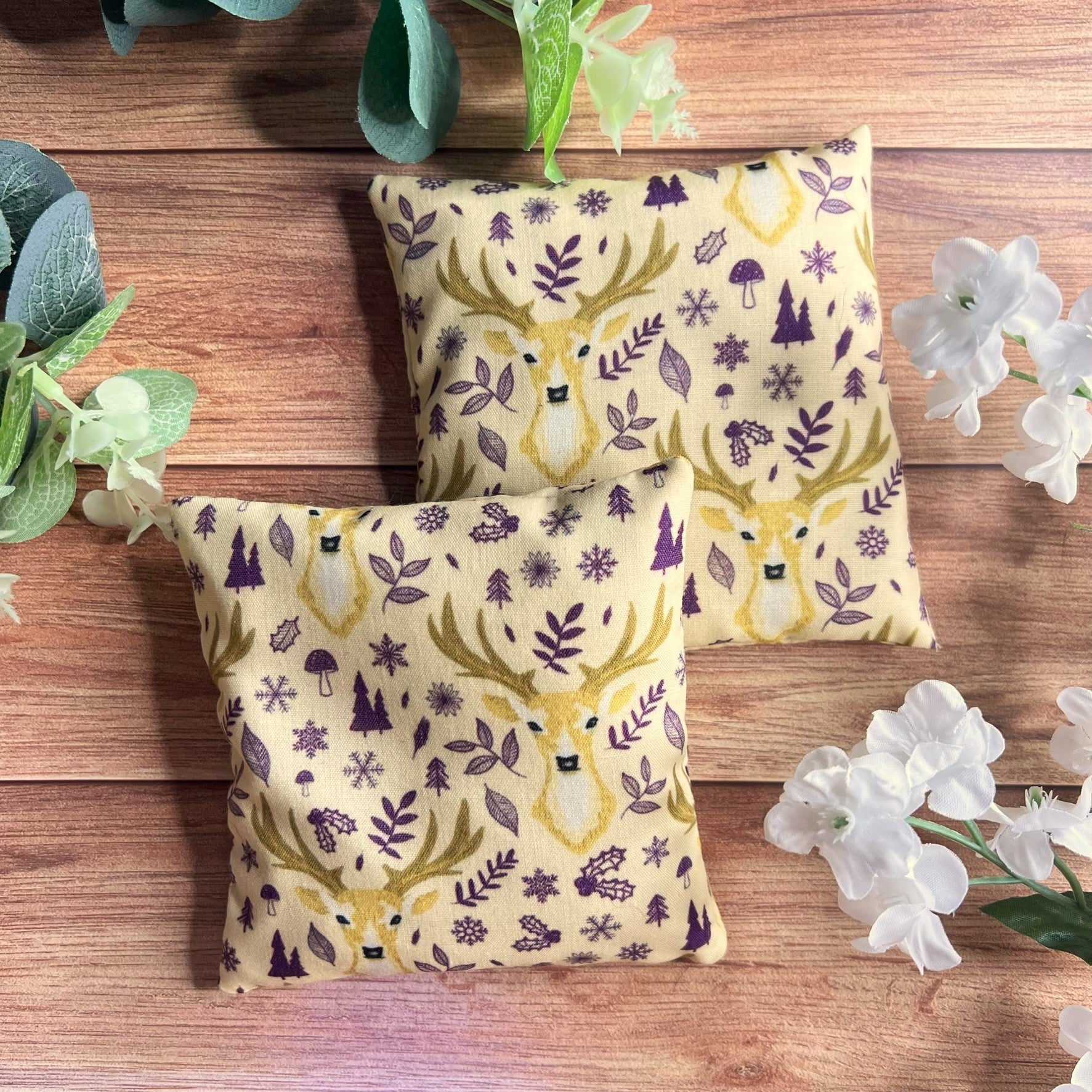 Enjoy warm hands this winter with our winter hand warmers with a lovely deer pattern for those who love deer.